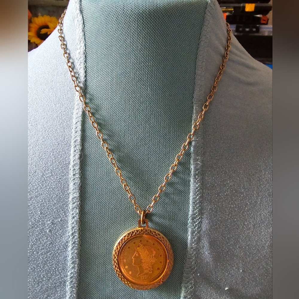 Elegant Gold Coin Pendant Necklace